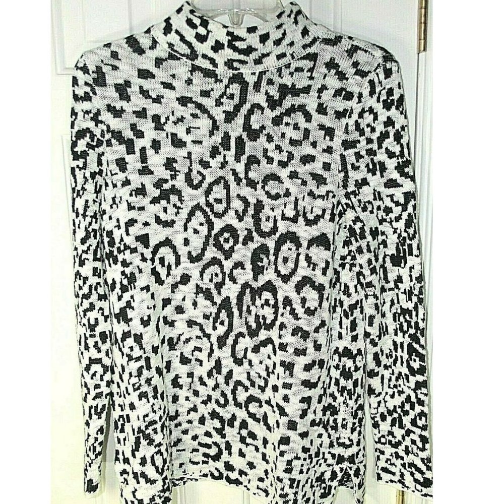 NWOT CHICO ANIMAL PRINT BLK-WHT CRW NECK SWEATER 0